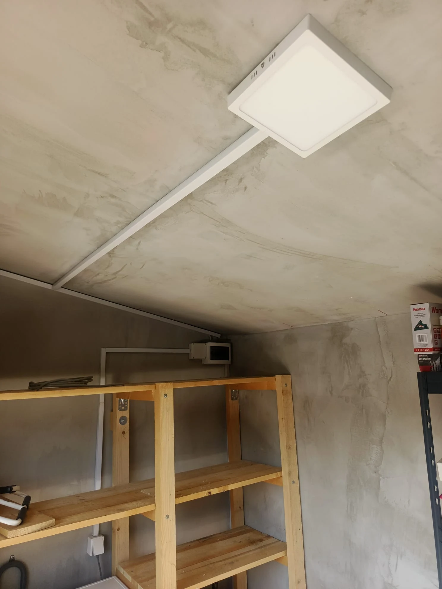 Vortex radovi — plafonska rasveta i instalacije u pomoćnoj prostoriji